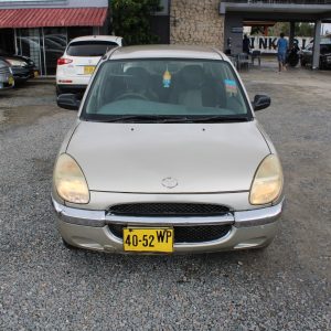 2000 Toyota Duet (Beige)