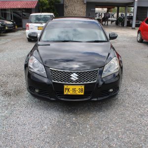 2011 SUZUKI KIZASHI (ZWART)