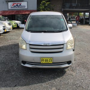 2007 TOYOTA NOAH (ZILVER)