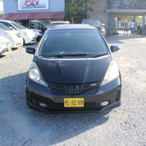 2011 HONDA FIT (ZWART)