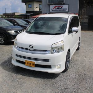 Alternative view of 2010 TOYOTA VOXY (WHITE)
