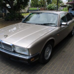 Alternative view of 1993 JAGUAR SOUVEREIGN (CREME)