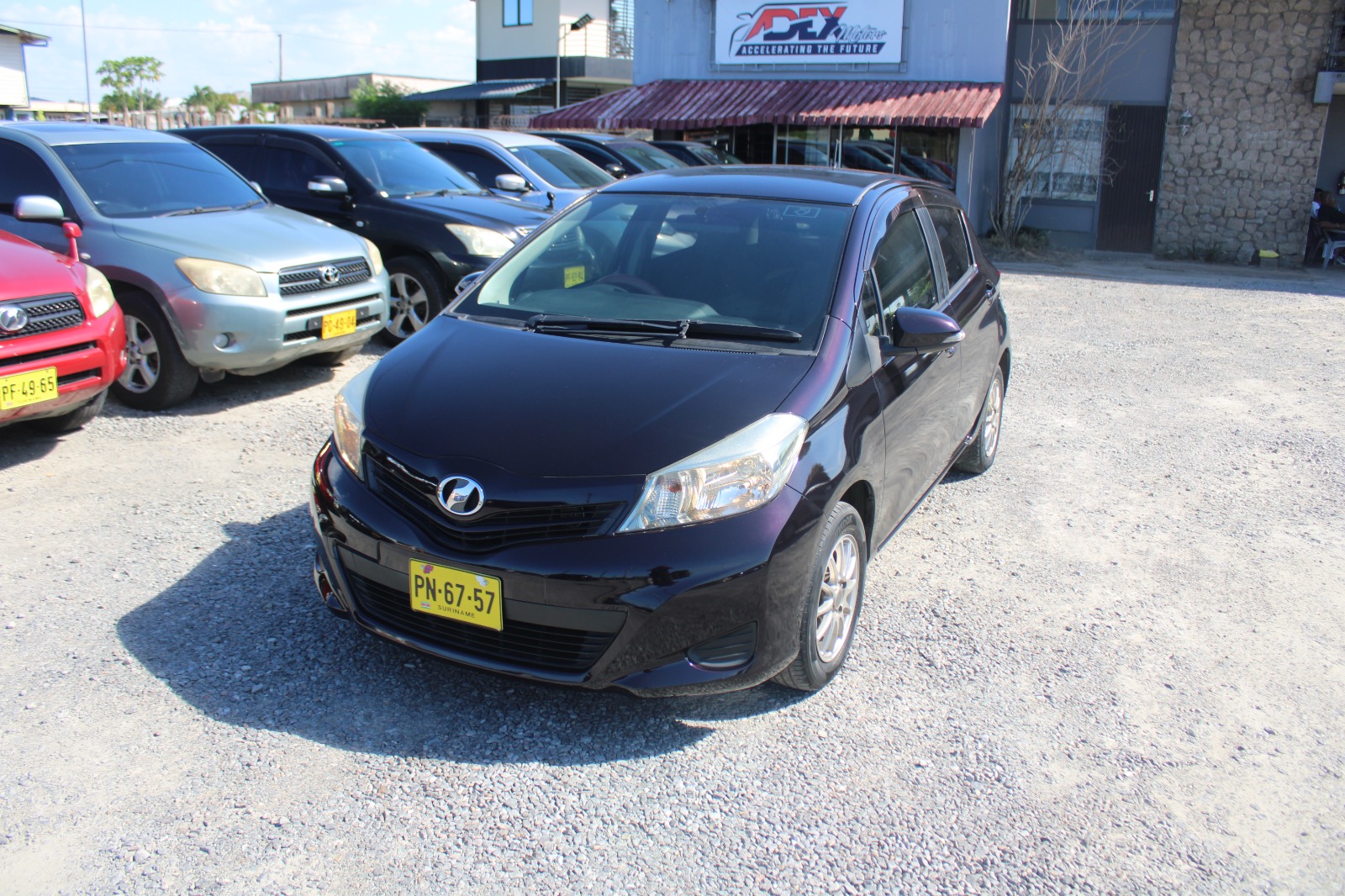 2014 TOYOTA VITZ (D.PURPLE) - Afbeelding 2